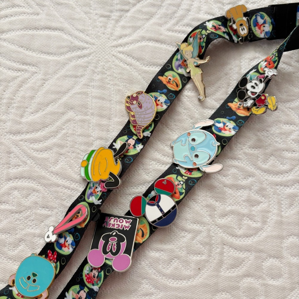 Disney Lanyard with 16 Collectible Hidden Mickey and Other Enamel‎ Pins - Picture 3 of 4